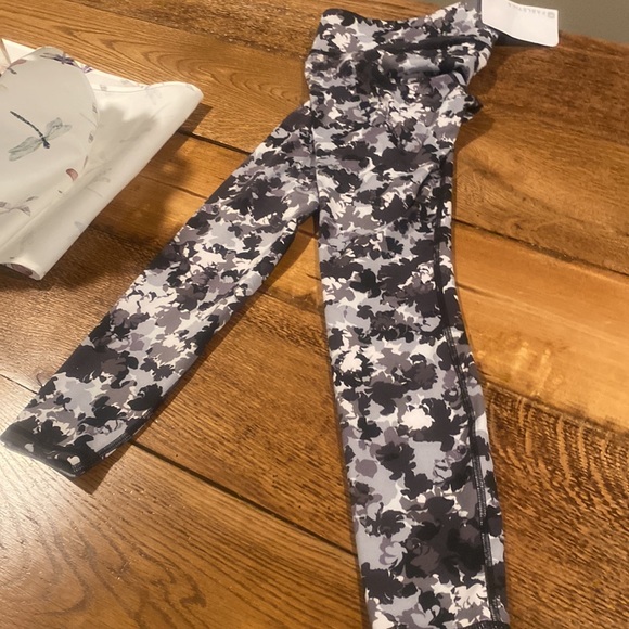 Fabletics Salar Printed Powerflex leggings - Picture 2 of 3